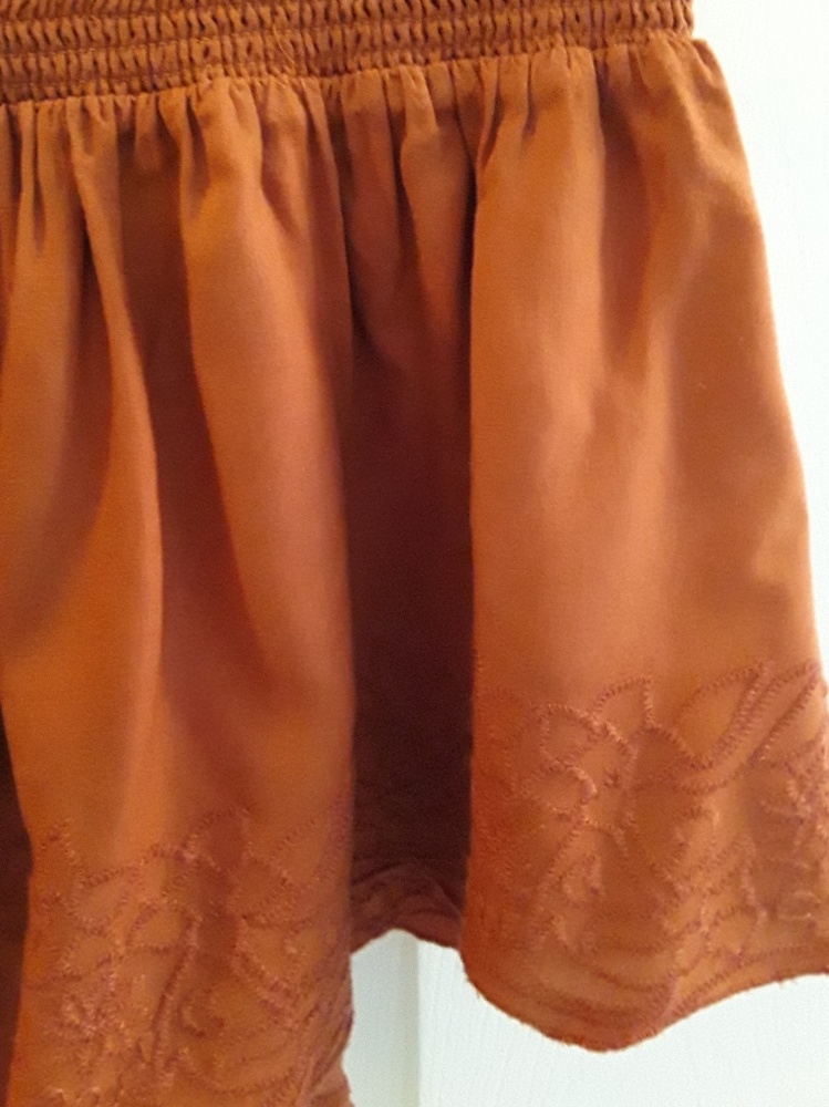 Embroidered Shorts - Picture 2 of 4